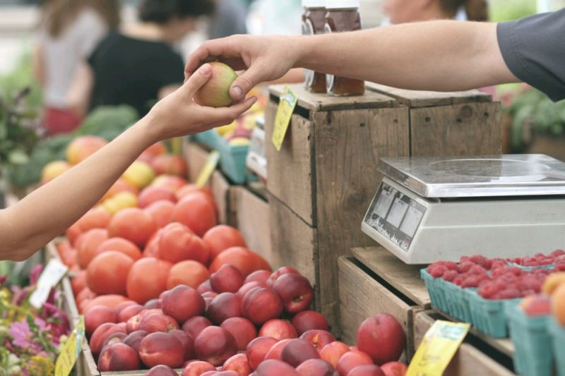 Obsthändler auf dem Markt